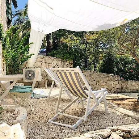 Garden Chill-room With Its Own Garden And Kitchen Lejlighed Hvar Town