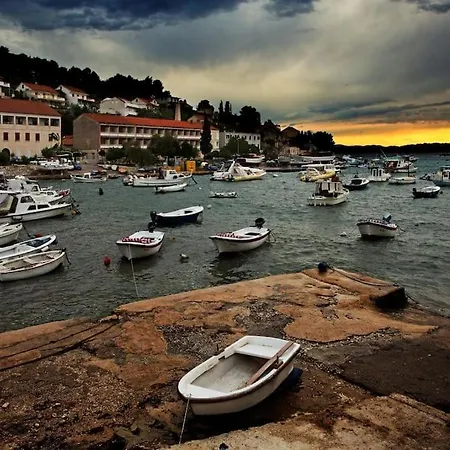 Garden Chill-room With Its Own Garden And Kitchen * Hvar Town
