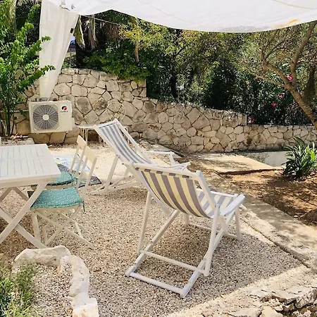 Garden Chill-room With Its Own Garden And Kitchen