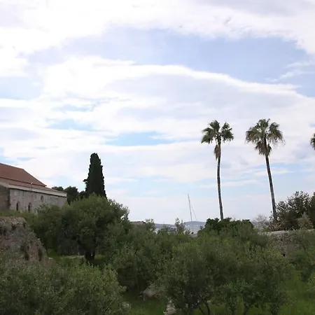 Garden Chill-room With Its Own Garden And Kitchen Hvar Town