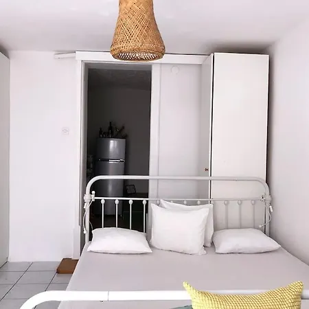 Garden Chill-room With Its Own Garden And Kitchen